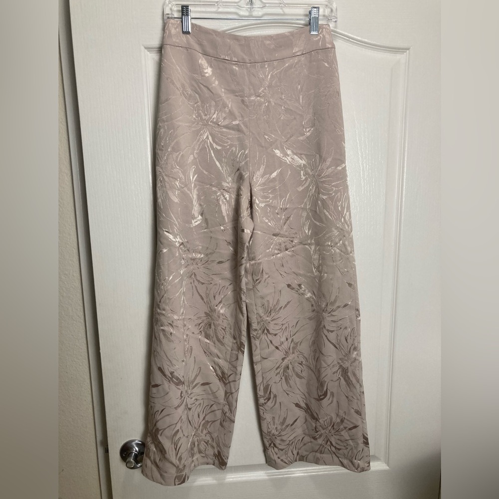 Leith Women’s metallic flower embossed pants ,Size S,color cream and silver